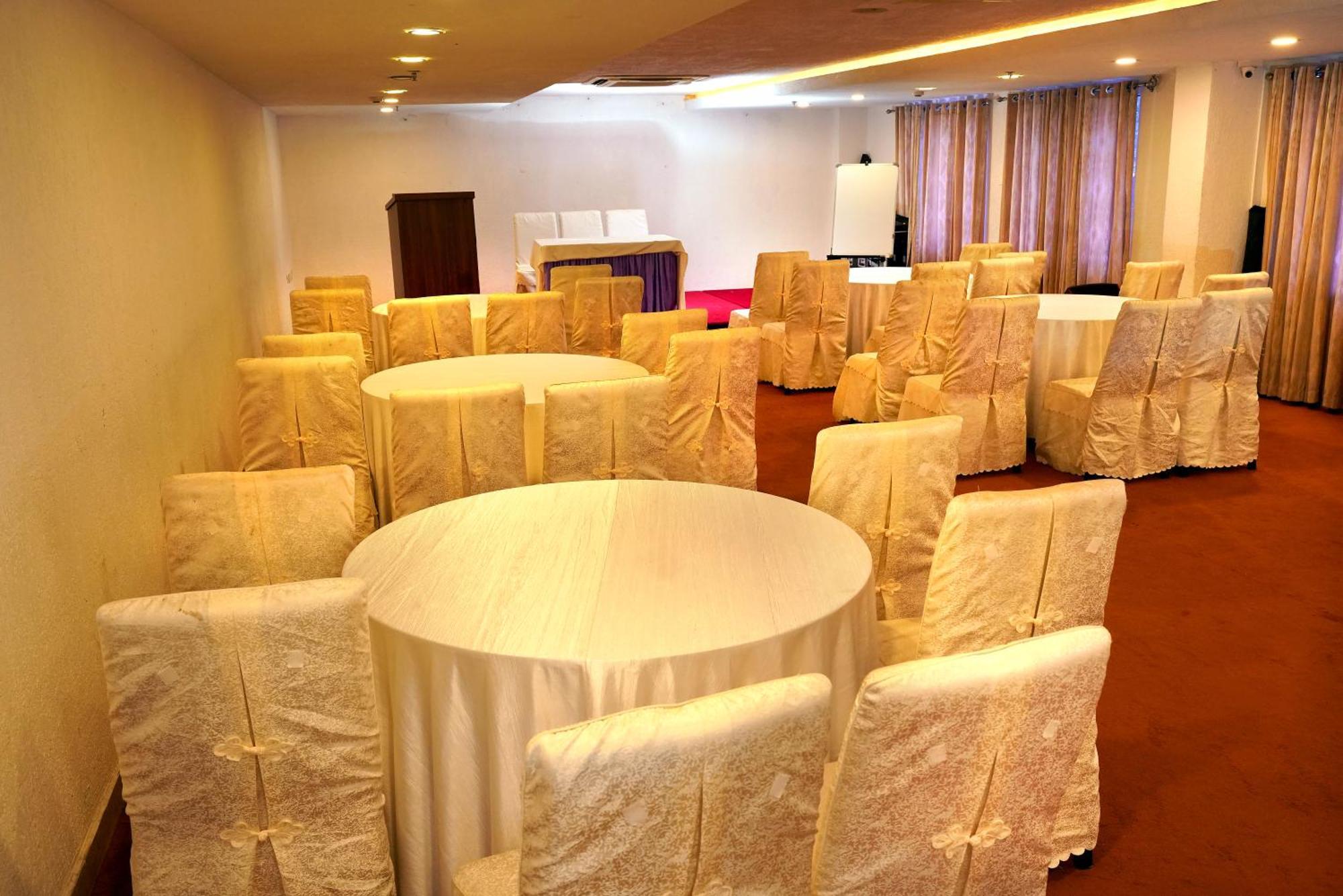Kga Elite Continental Hotel Tiruvalla Dış mekan fotoğraf