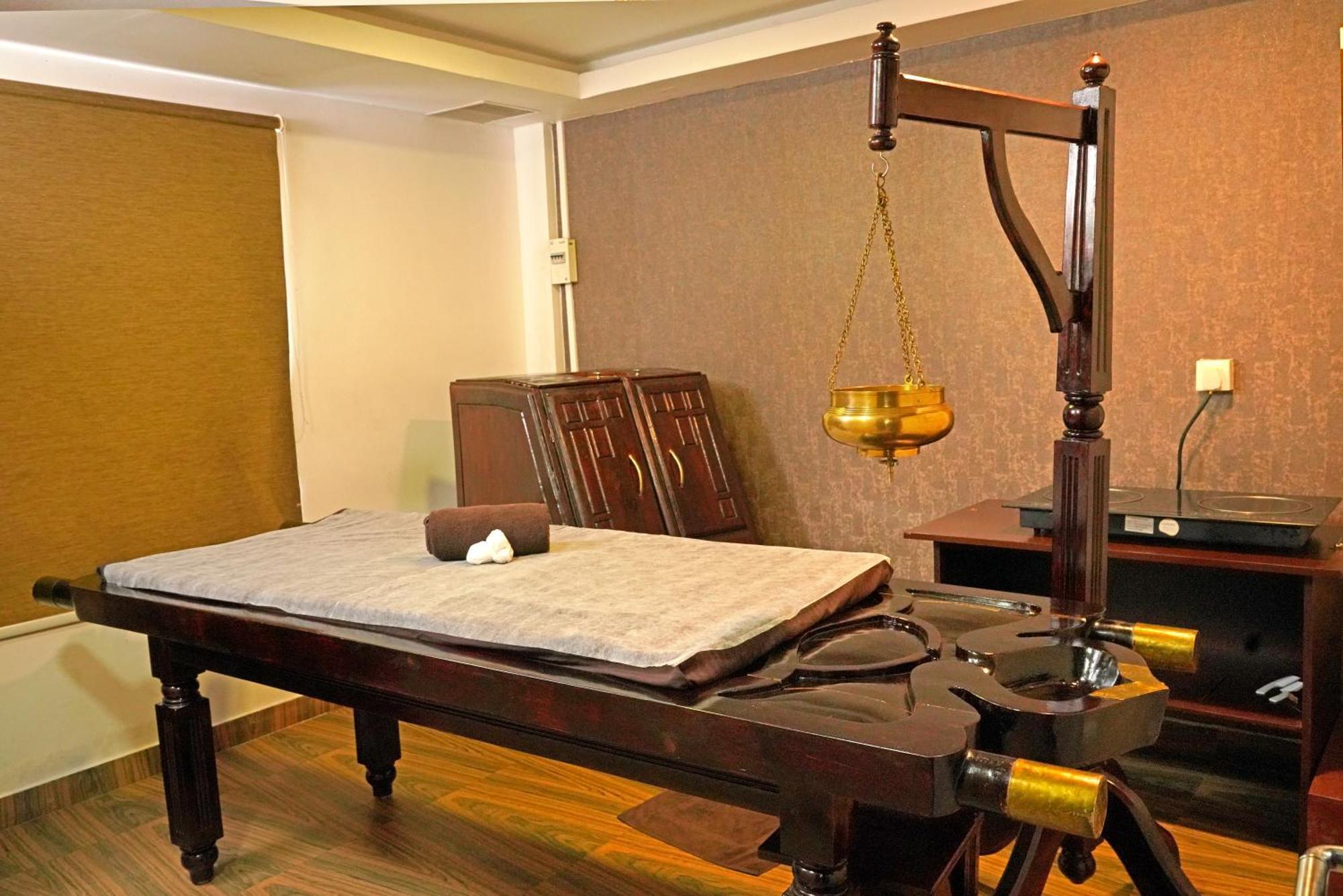Kga Elite Continental Hotel Tiruvalla Dış mekan fotoğraf