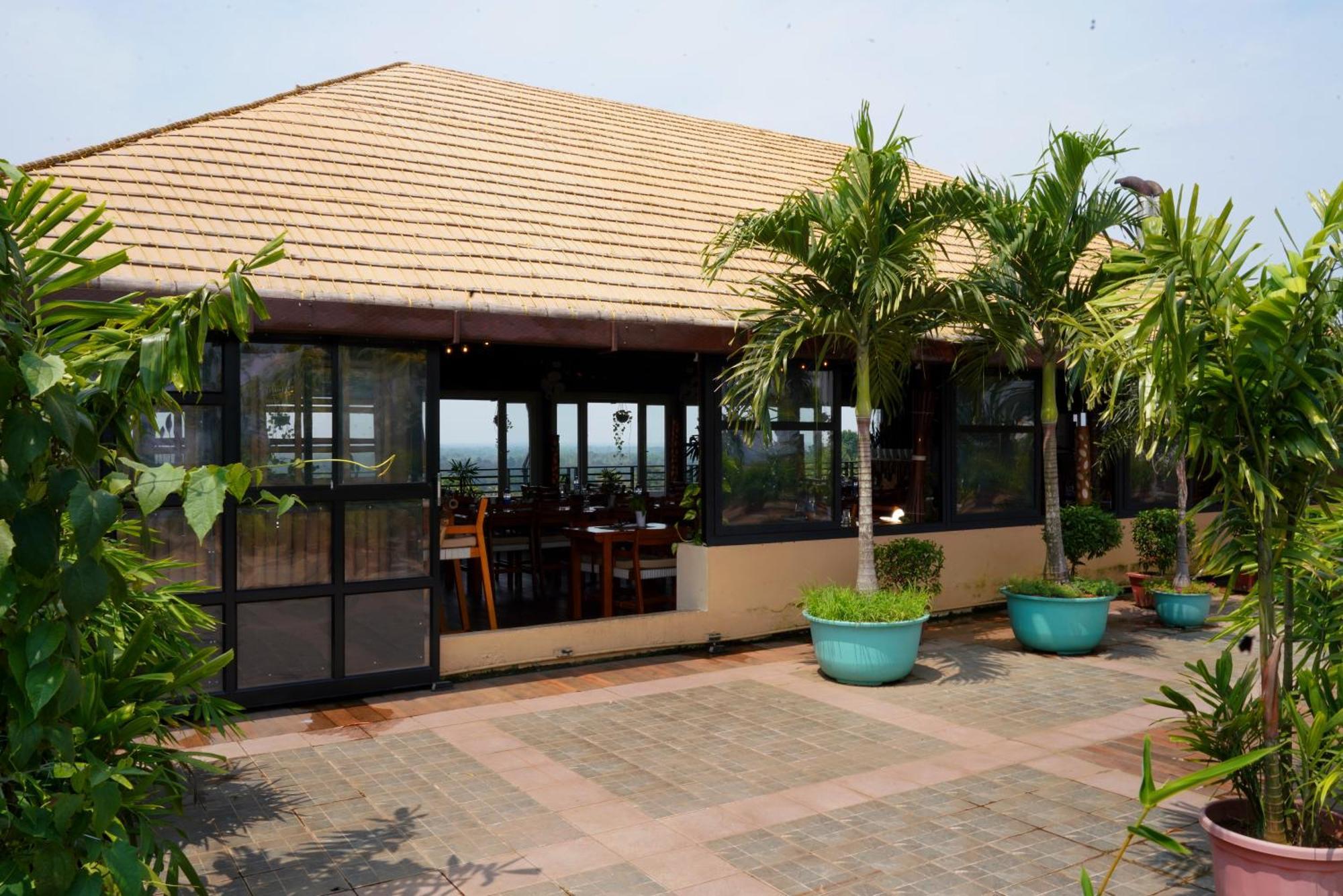 Kga Elite Continental Hotel Tiruvalla Dış mekan fotoğraf