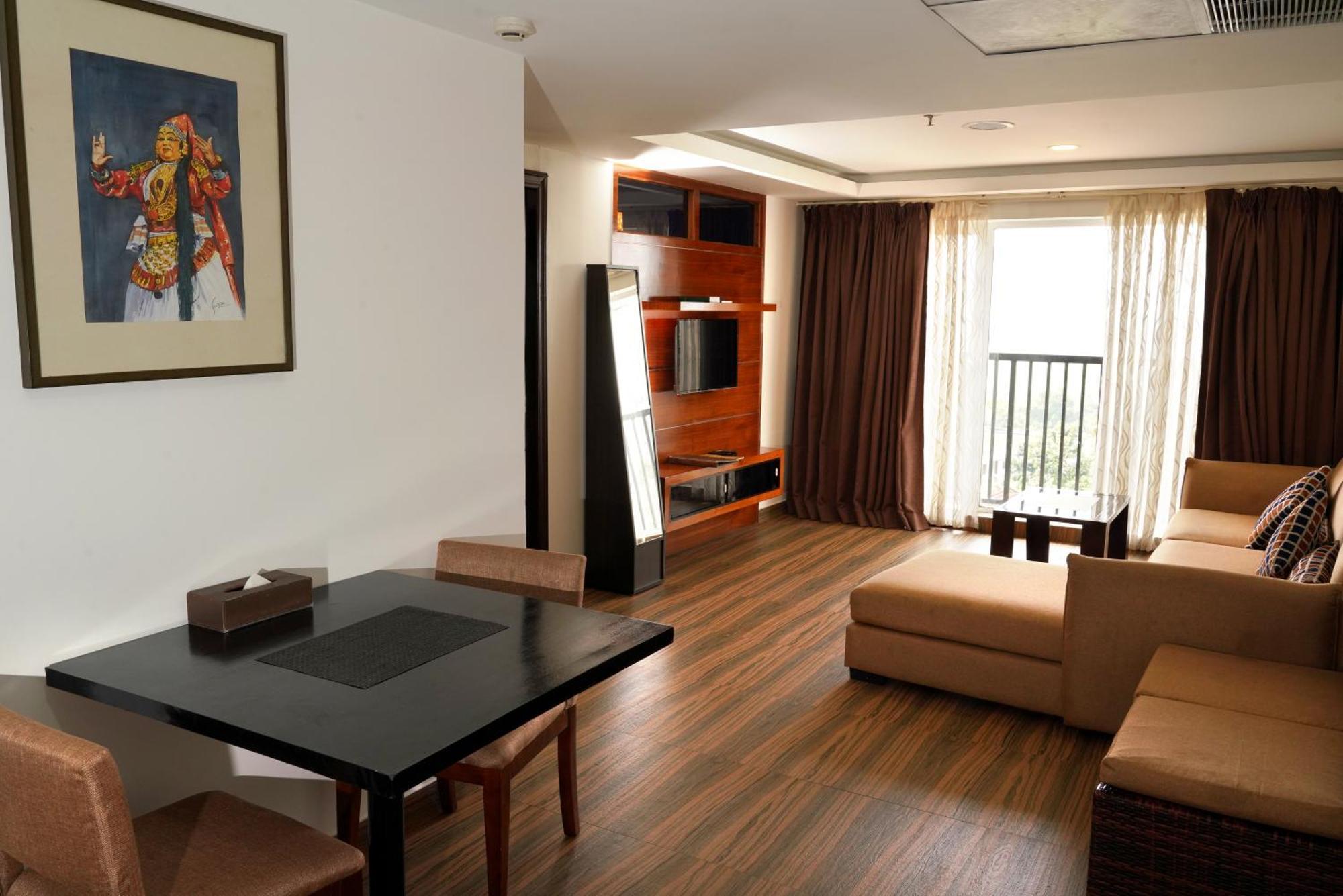 Kga Elite Continental Hotel Tiruvalla Dış mekan fotoğraf