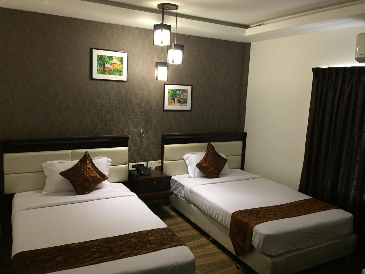 Kga Elite Continental Hotel Tiruvalla Dış mekan fotoğraf