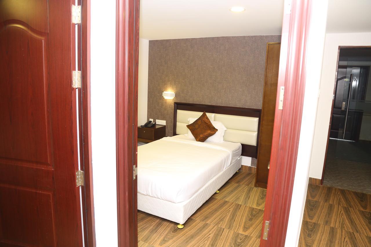 Kga Elite Continental Hotel Tiruvalla Dış mekan fotoğraf