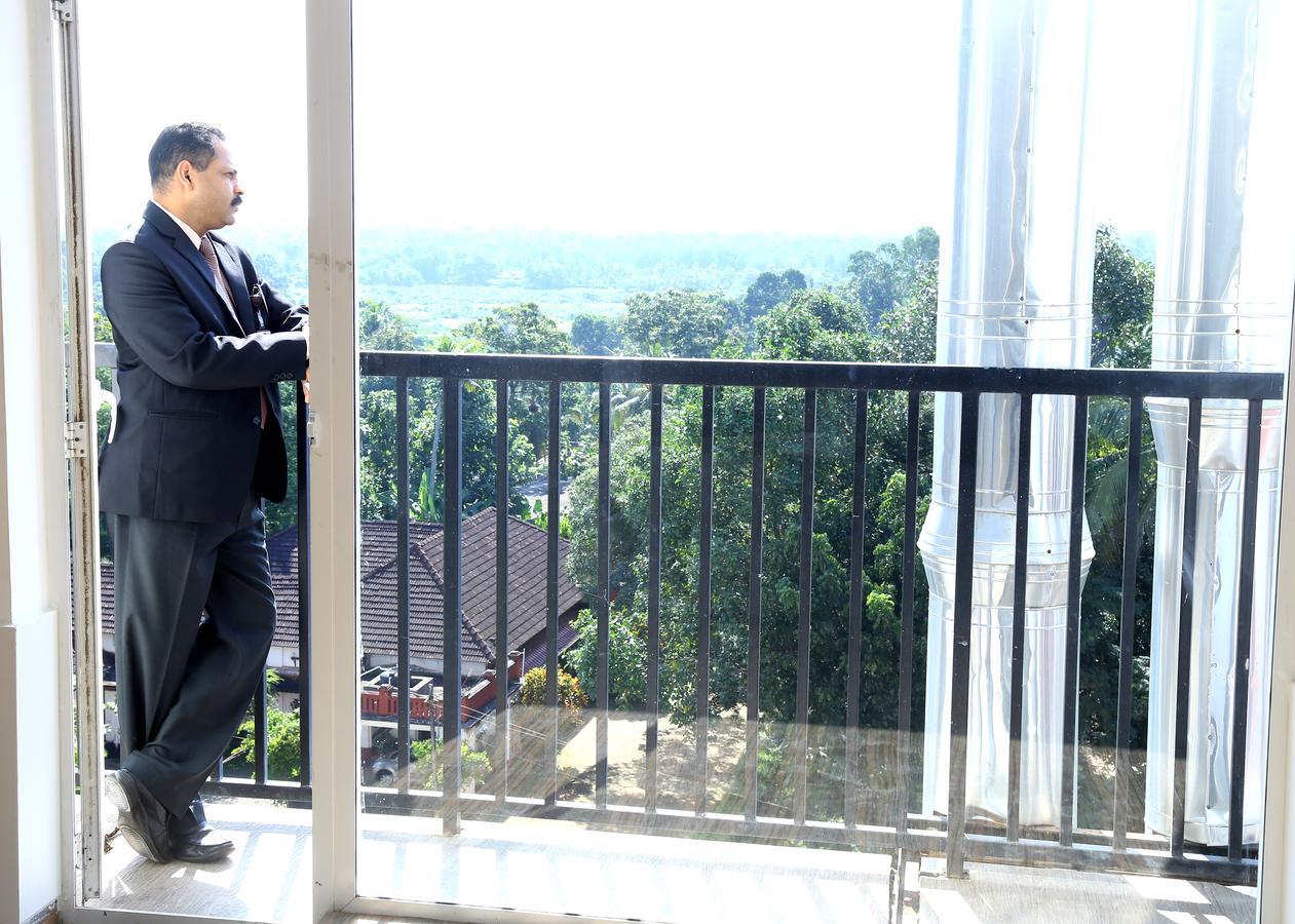 Kga Elite Continental Hotel Tiruvalla Dış mekan fotoğraf