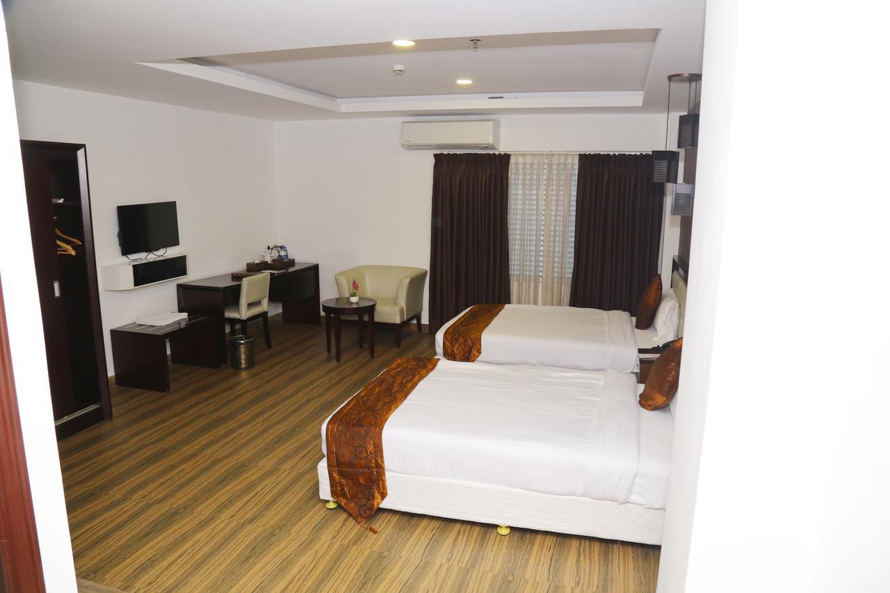Kga Elite Continental Hotel Tiruvalla Dış mekan fotoğraf