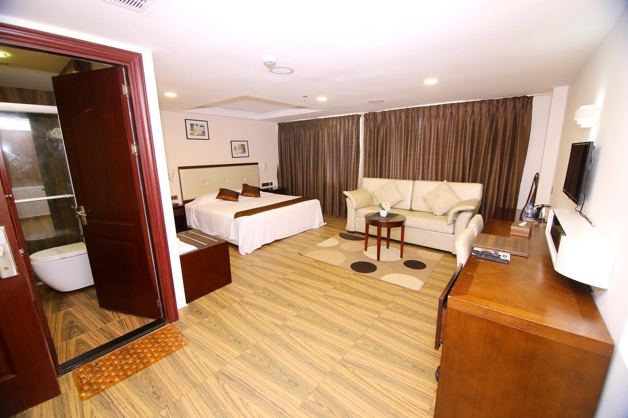 Kga Elite Continental Hotel Tiruvalla Dış mekan fotoğraf