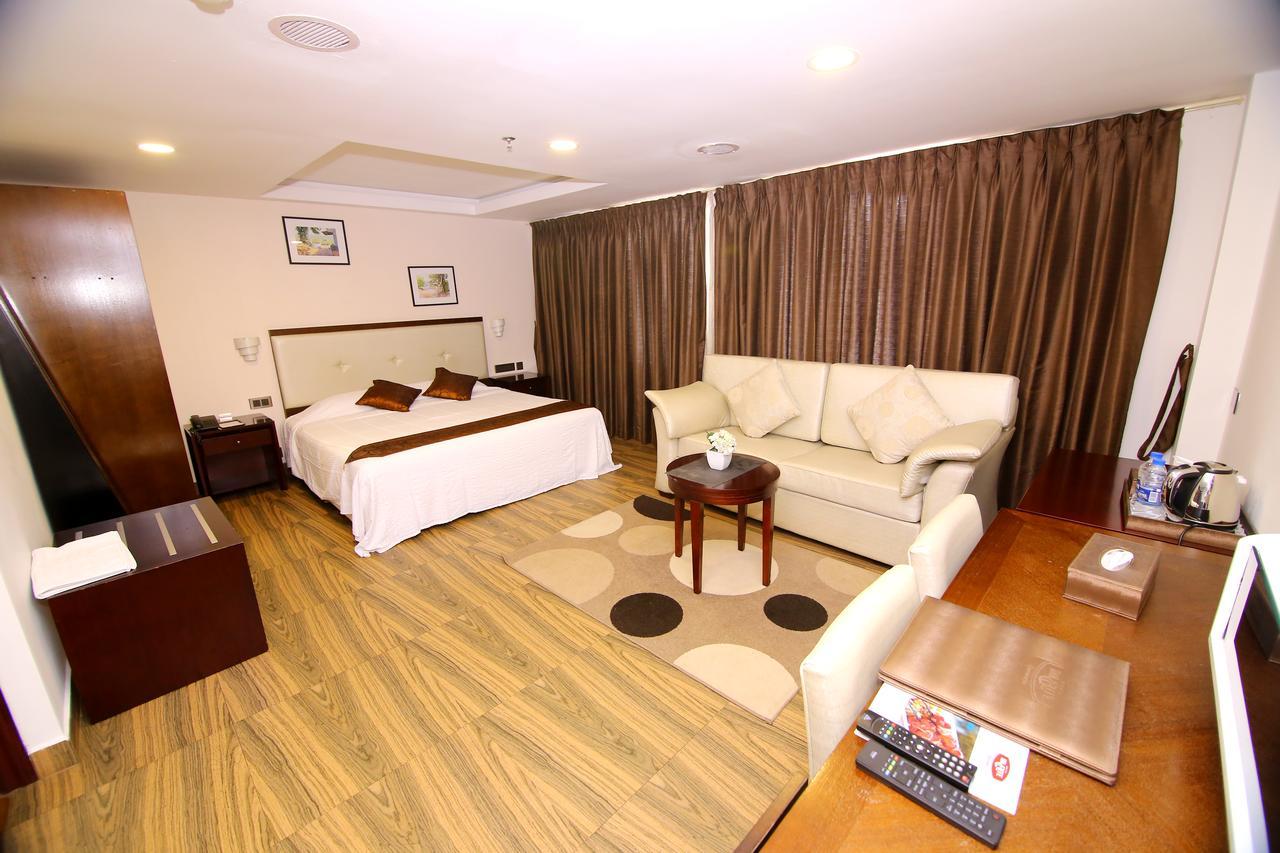 Kga Elite Continental Hotel Tiruvalla Dış mekan fotoğraf