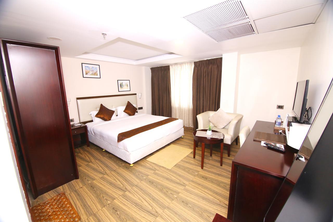 Kga Elite Continental Hotel Tiruvalla Dış mekan fotoğraf