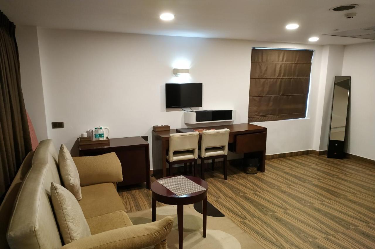 Kga Elite Continental Hotel Tiruvalla Dış mekan fotoğraf