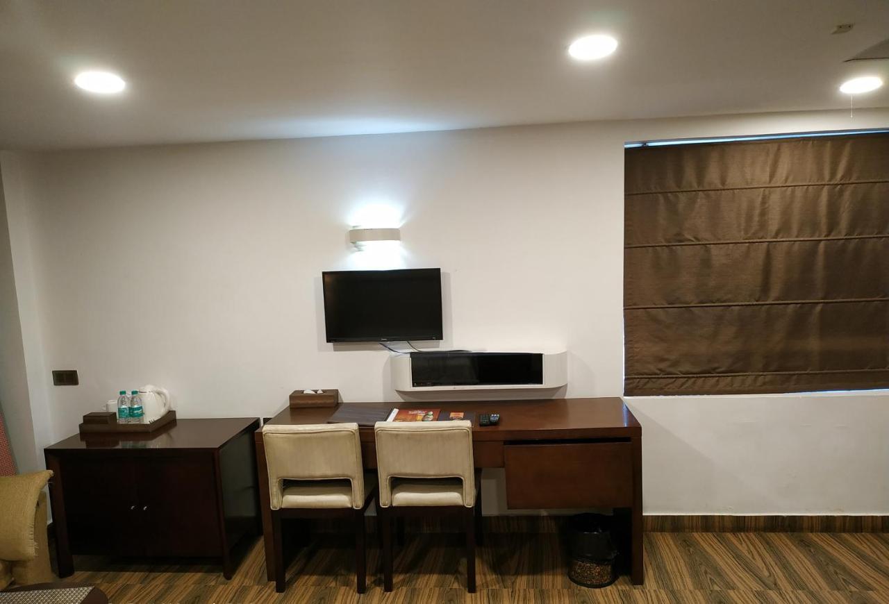 Kga Elite Continental Hotel Tiruvalla Dış mekan fotoğraf